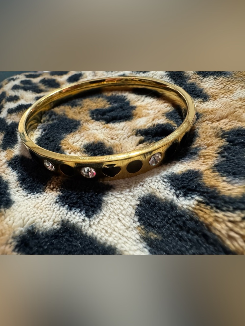 Kate Spade New York (Gold) Spot The Spade hinged bangle bracelet